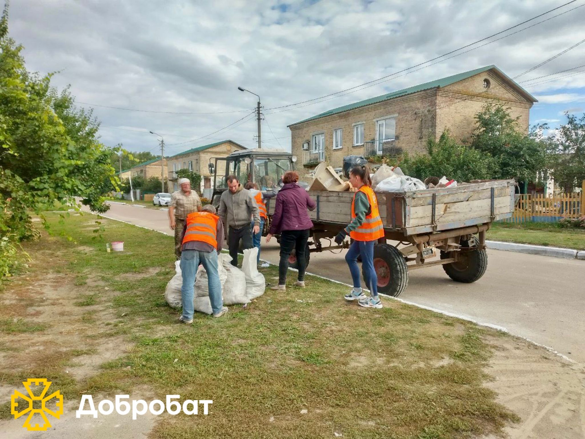 Понад 320 волонтерів долучилися до нагальної відбудови: звітуємо про тиждень у «Добробаті»