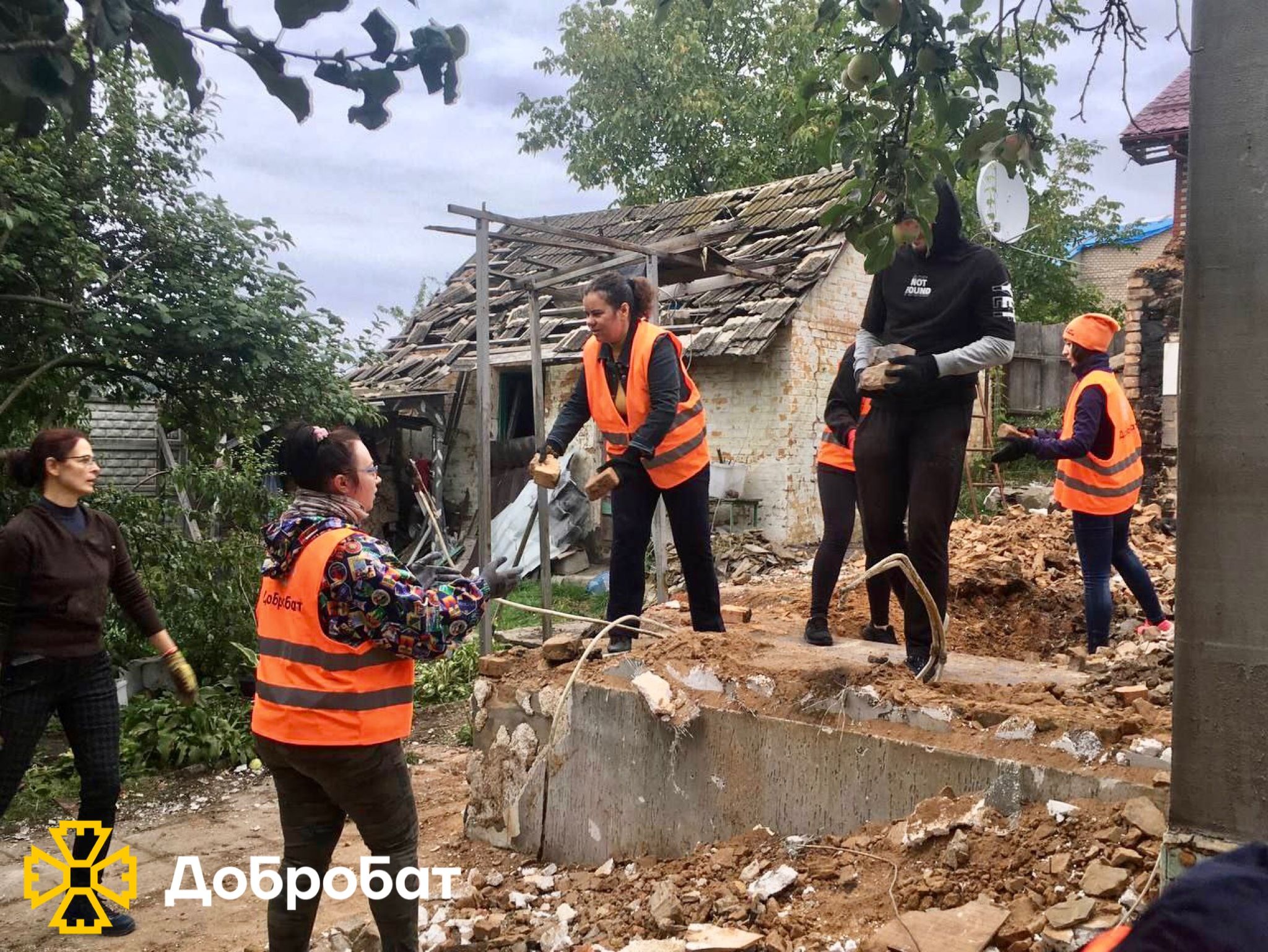 Volunteer construction battalion holds the reconstruction frontline: about 300 volunteers joined to help at the sites