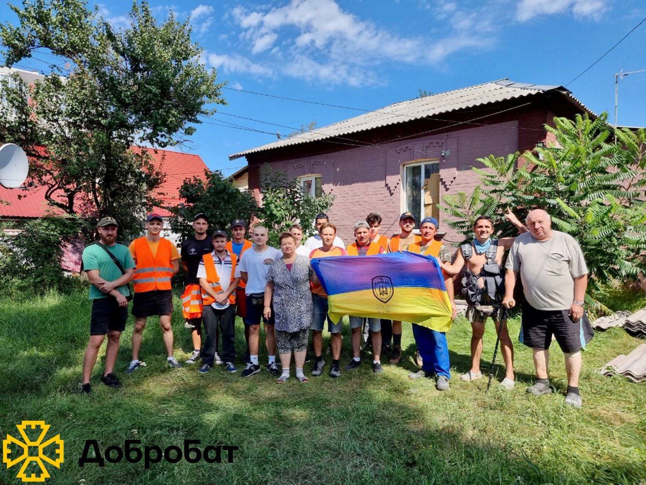 Розбирали завали, ладнали дахи, монтували вікна: понад 260 волонтерів долучилися до відбудови