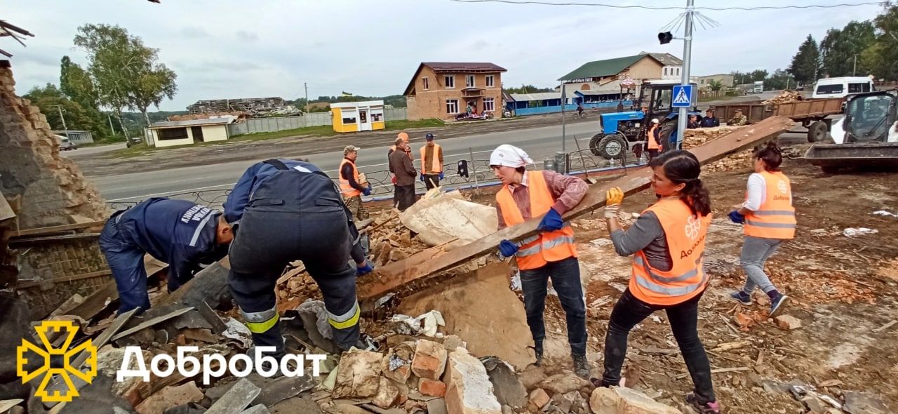 Volunteer construction battalion holds the reconstruction frontline: about 300 volunteers joined to help at the sites