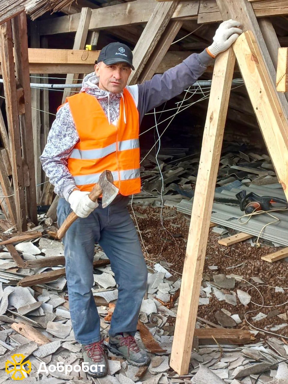 We invite you to join the ranks of the Kherson construction battalion “Dobrobat” and present a weekly report on the reconstruction.