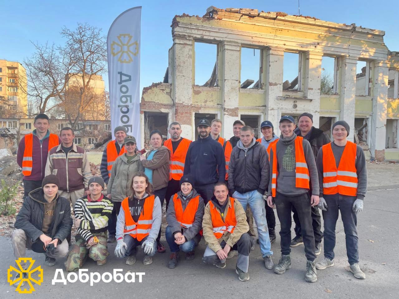 We invite you to join the ranks of the Kherson construction battalion “Dobrobat” and present a weekly report on the reconstruction.