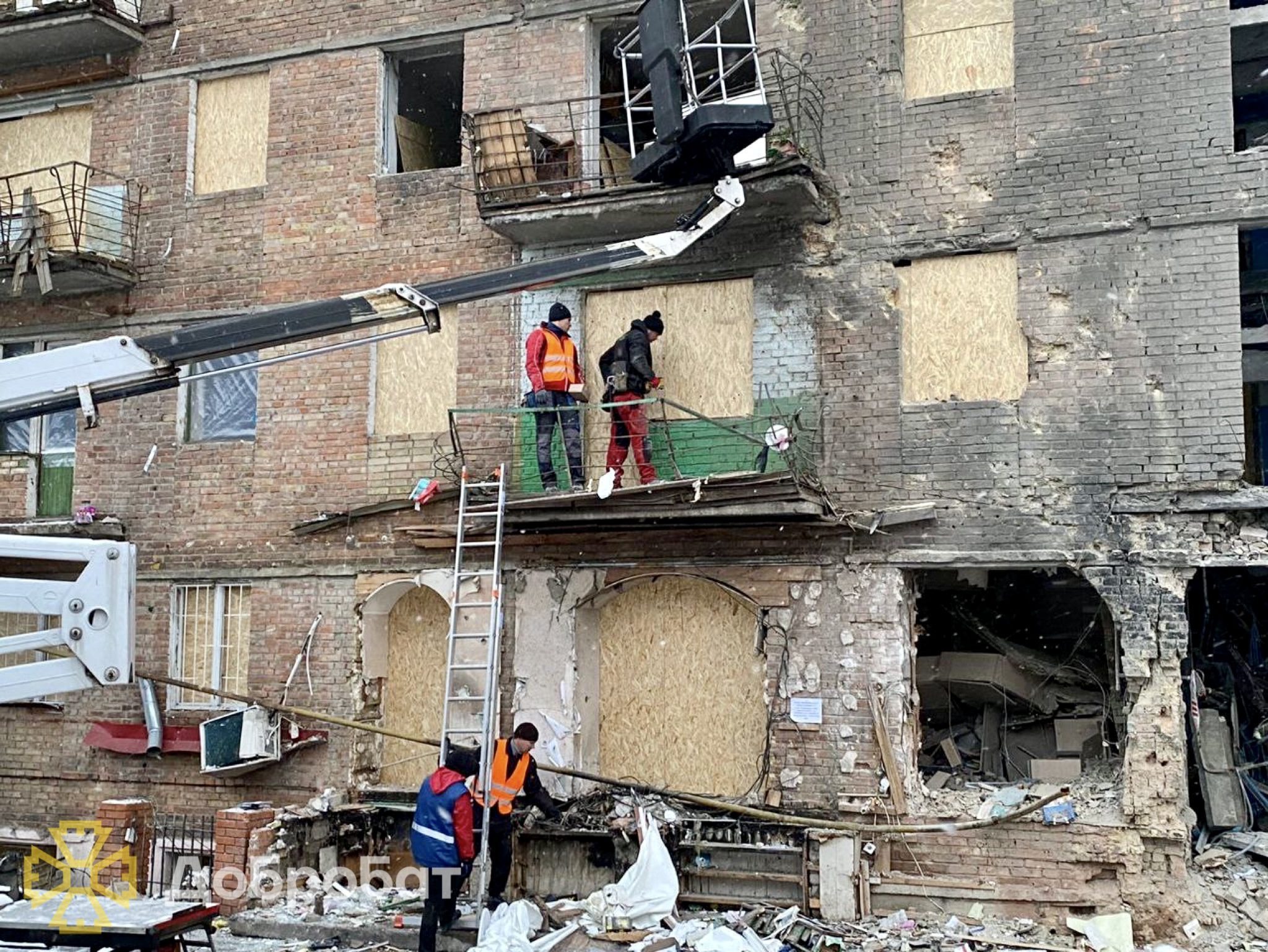 The urgent restoration of houses in seven regions of the country: Dobrobat presents a weekly report on the reconstruction