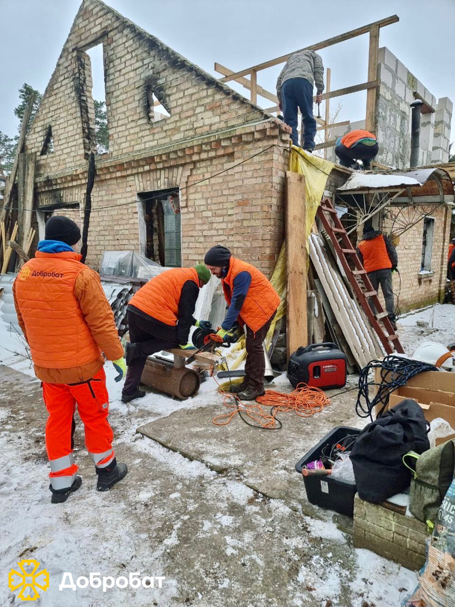The volunteers repaired residential buildings, a university, a community cultural center, an art school and removed rubble: about the week of reconstruction by Dobrobat