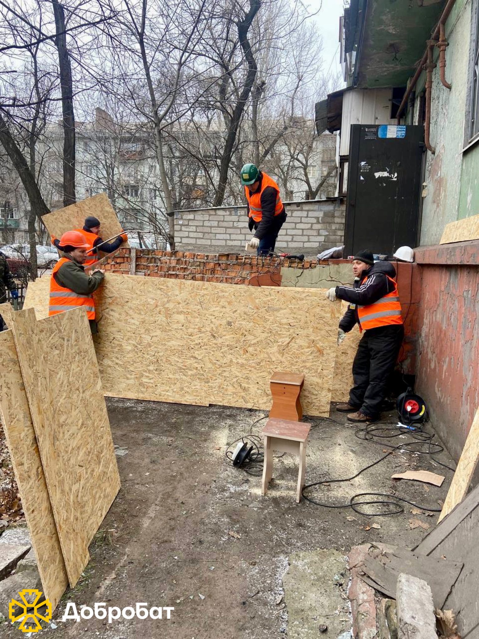 Ладнали домівки, виш, будинок культури, художню школу та розбили завали: про тиждень відбудови «Добробату»