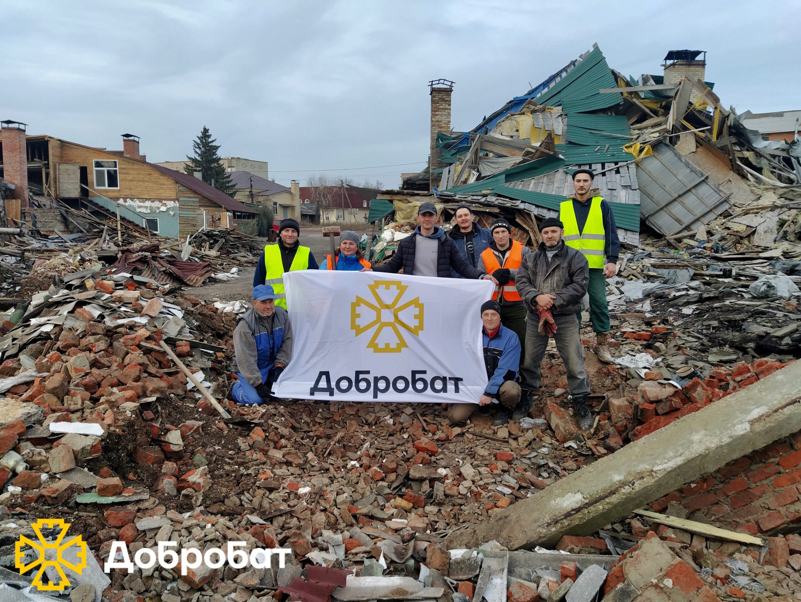 Ладнали домівки, виш, будинок культури, художню школу та розбили завали: про тиждень відбудови «Добробату»