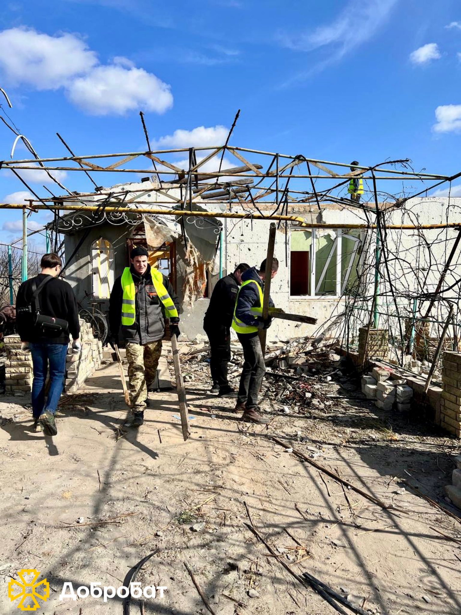 Dobrobat spring kicks off: over 220 volunteers joined urgent reconstruction last week