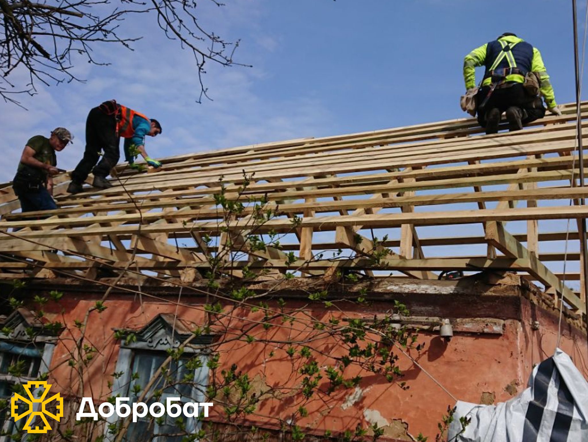 20 виїздів у чотирьох регіонах країни та понад 200 залучених волонтерів: про тиждень відбудови у лавах «Добробату»