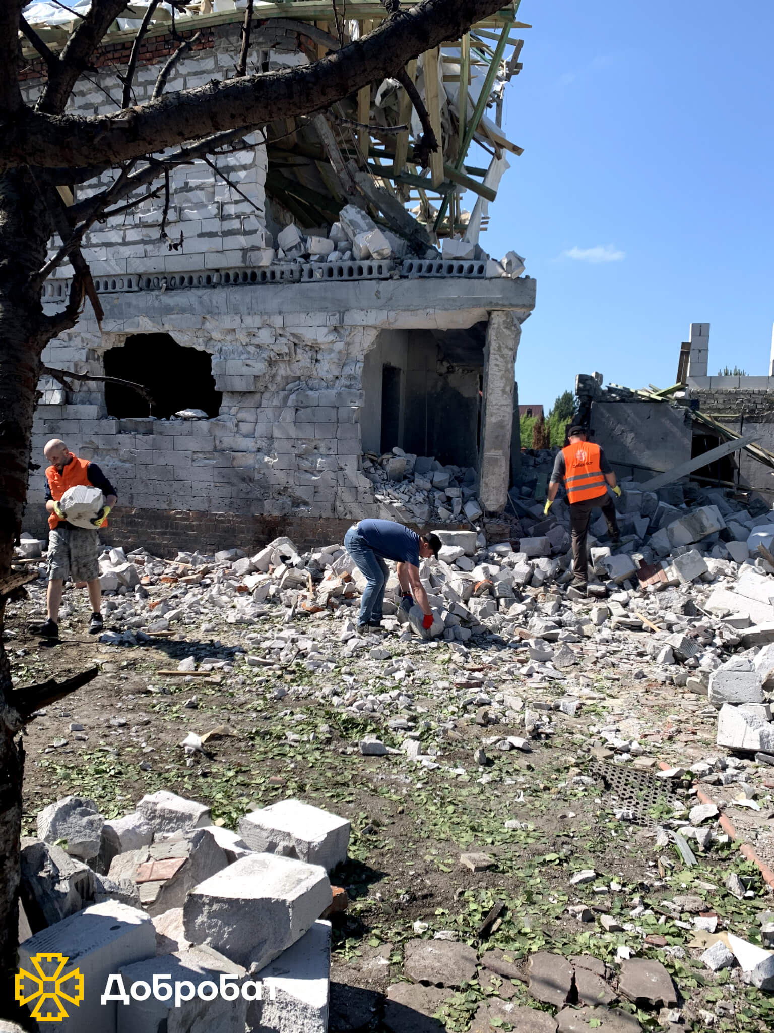 Сила духу та відданість спільній справі: понад 180 волонтерів «Добробату» долучилися до відбудови та допомоги постраждалим минулого тижня