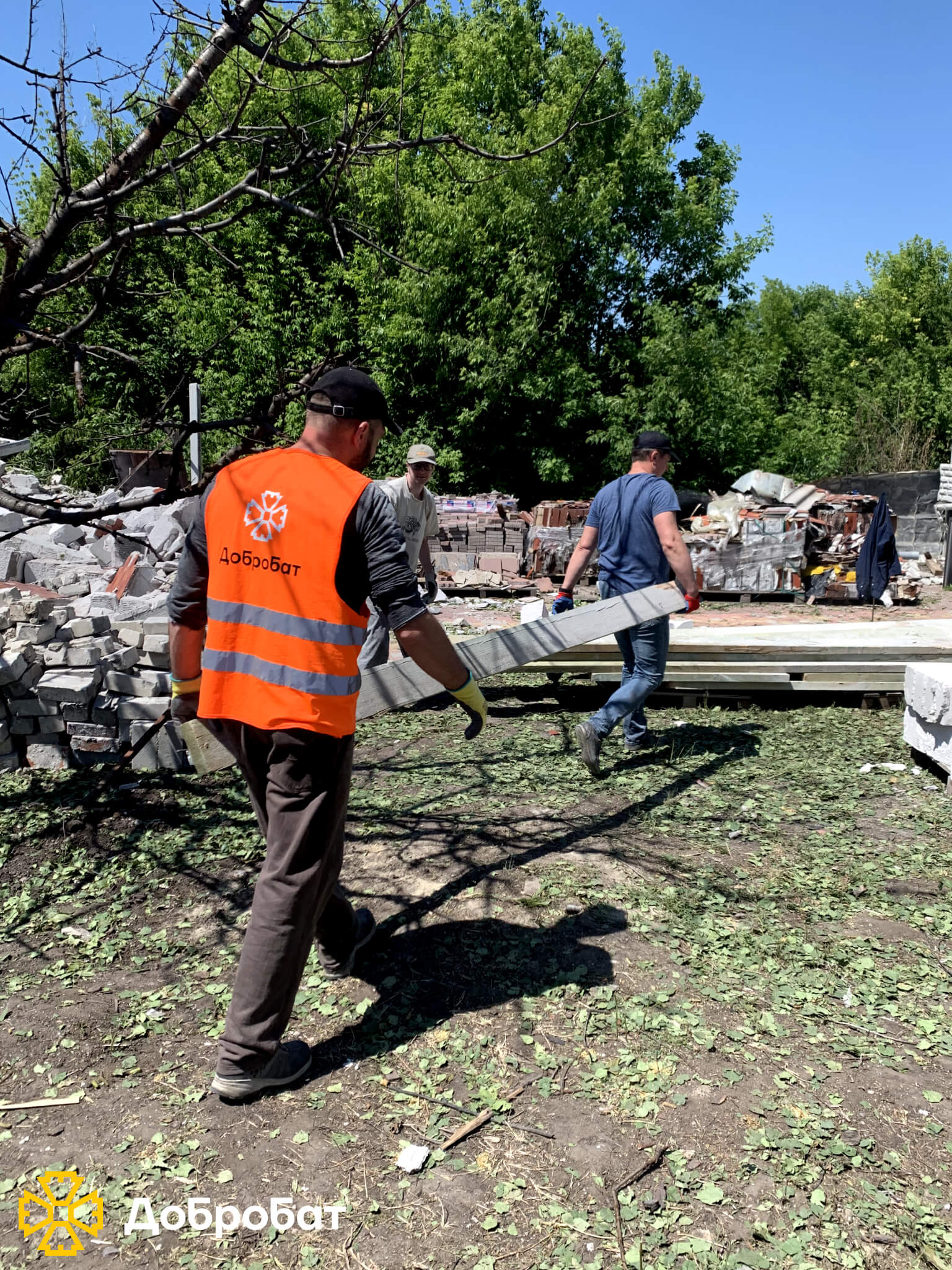 Сила духу та відданість спільній справі: понад 180 волонтерів «Добробату» долучилися до відбудови та допомоги постраждалим минулого тижня