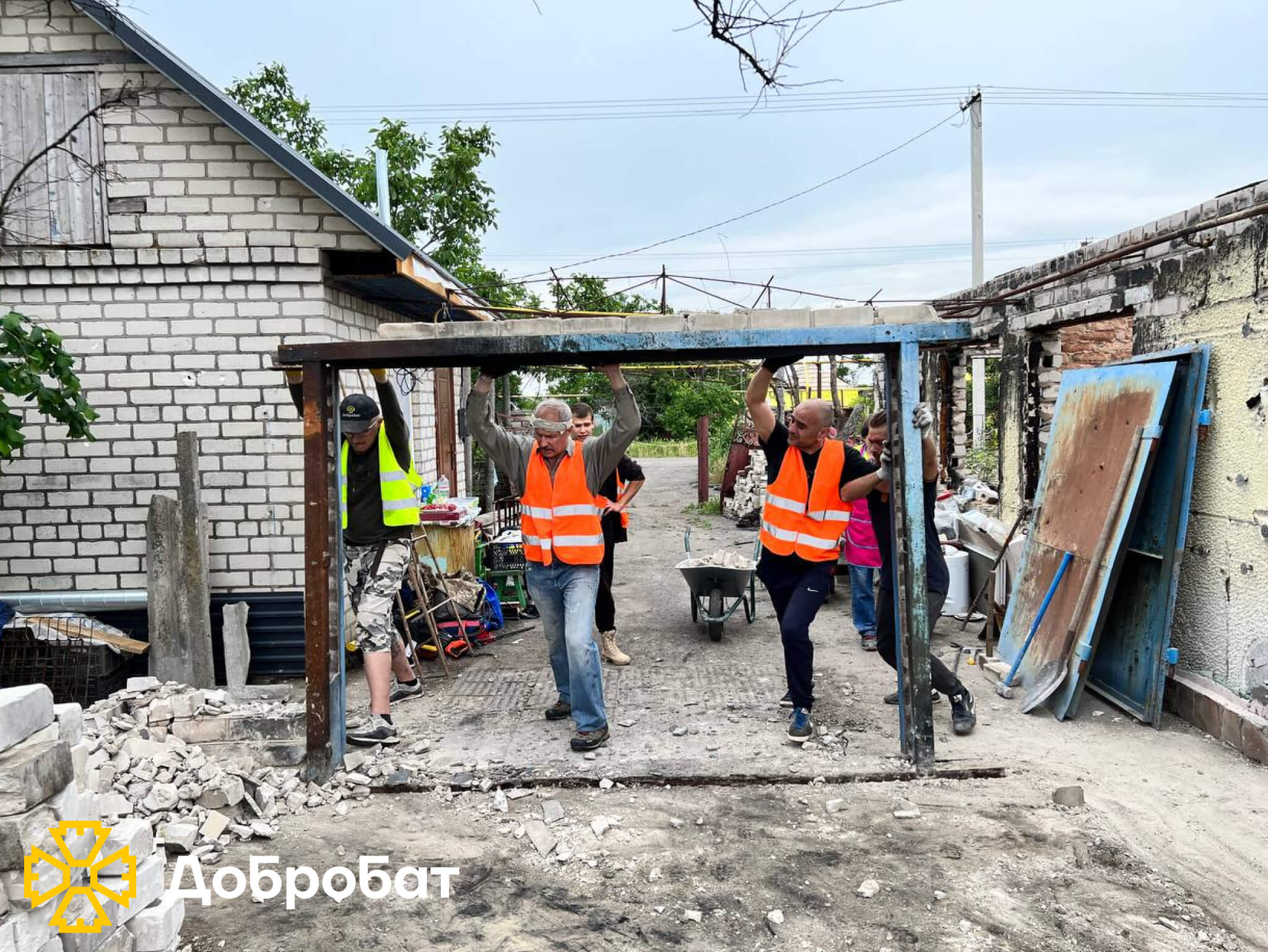 Сила духу та відданість спільній справі: понад 180 волонтерів «Добробату» долучилися до відбудови та допомоги постраждалим минулого тижня