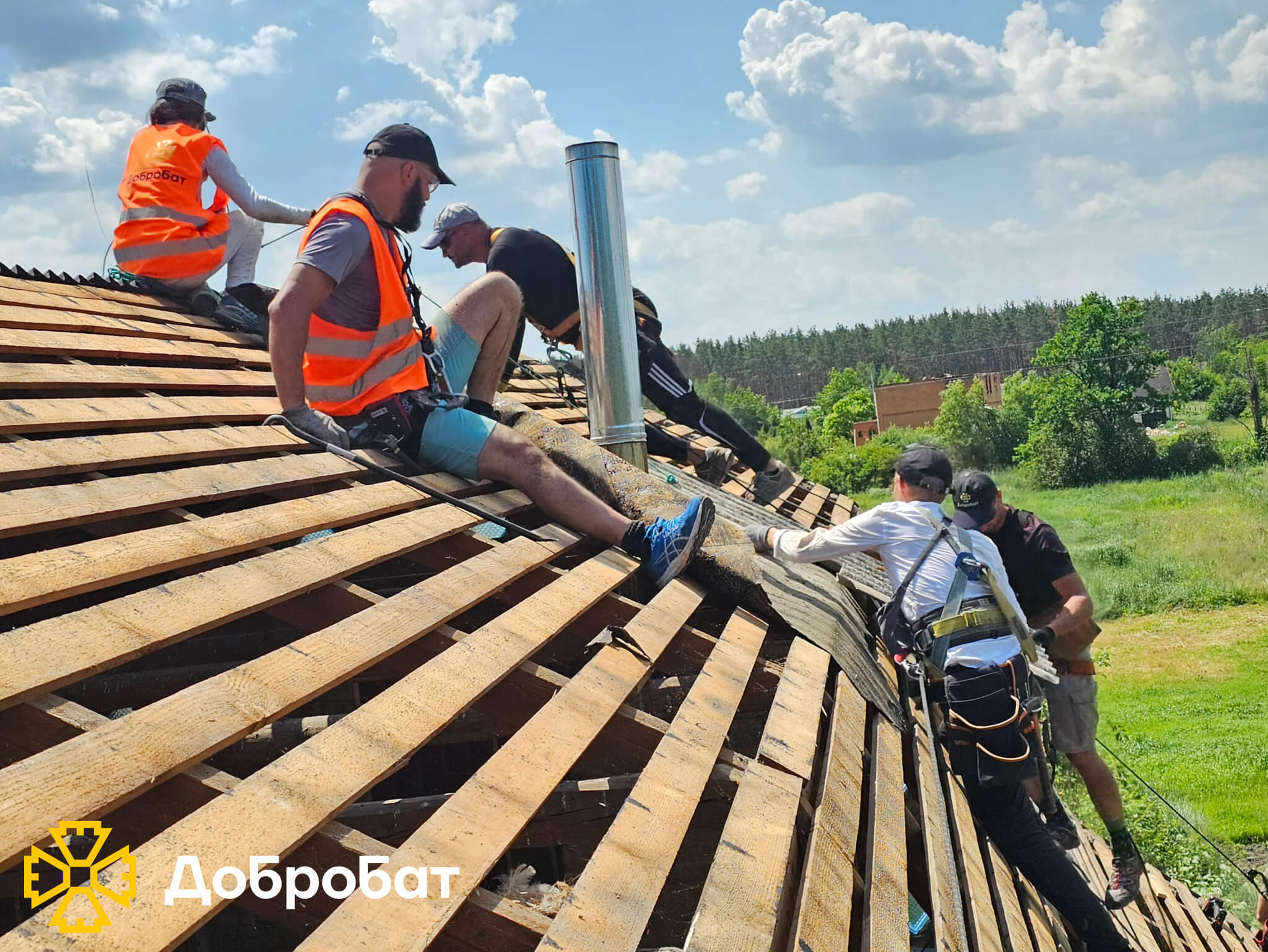 Сила духу та відданість спільній справі: понад 180 волонтерів «Добробату» долучилися до відбудови та допомоги постраждалим минулого тижня