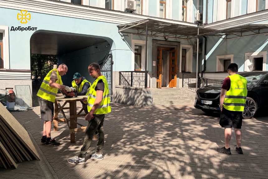 Kyiv: “Dobrobat” restores damaged buildings