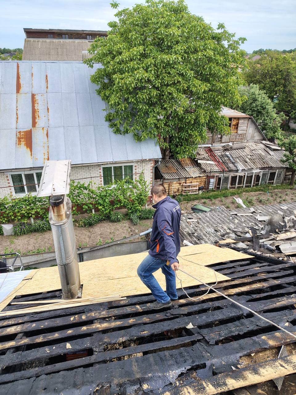 Чернігів: «Добробат» ліквідовує наслідки влучання шахеда