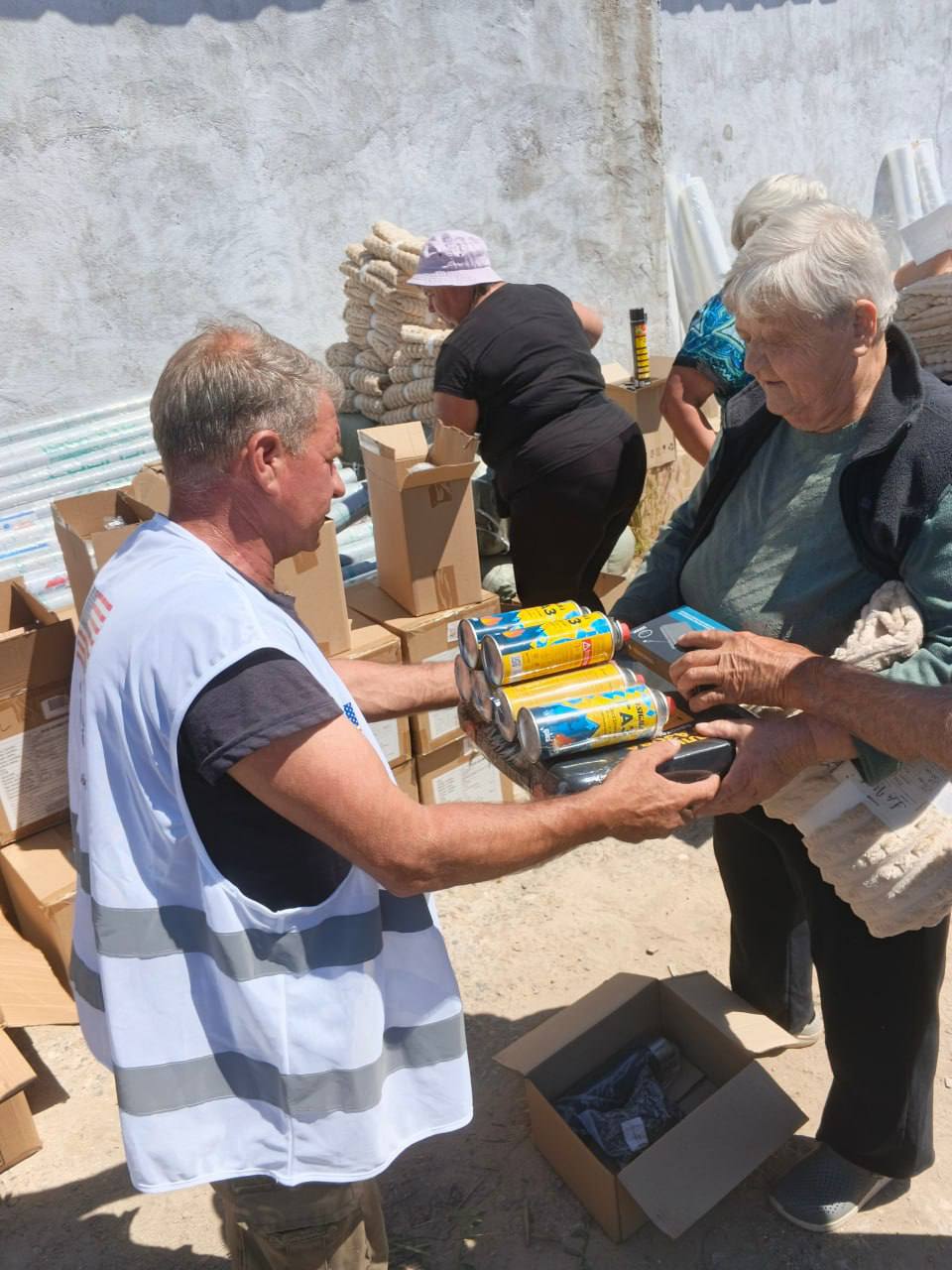 ПРОЄКТ «ДОВІРА» В ДІЇ: ЖИТЕЛЯМ МИКОЛАЇВЩИНИ ТА ХЕРСОНЩИНИ ДОСТАВИЛИ НАБОРИ ДЛЯ РЕМОНТУ