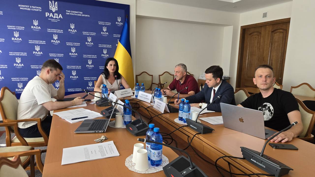 КРОК ДО ВІДБУДОВИ: ВР ПІДТРИМАЛА ПРОГРАМУ ДЛЯ ВОЛОНТЕРІВ «ДОБРОБАТУ»