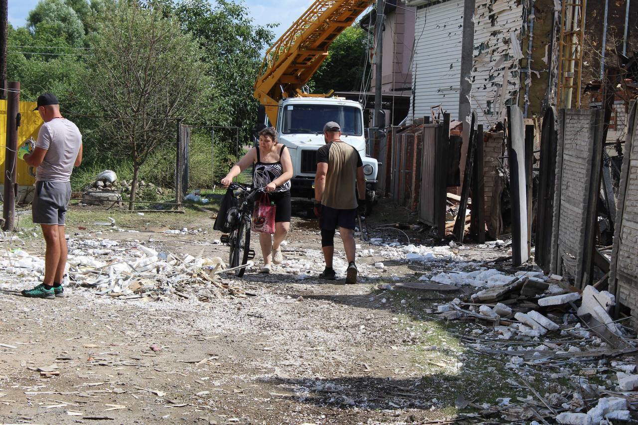 БЕЗ СВІТЛА ТА ВОДИ, АЛЕ В ДІЇ: ЯК «ДОБРОБАТ» РЯТУЄ СУМИ ПІД КАБАМИ